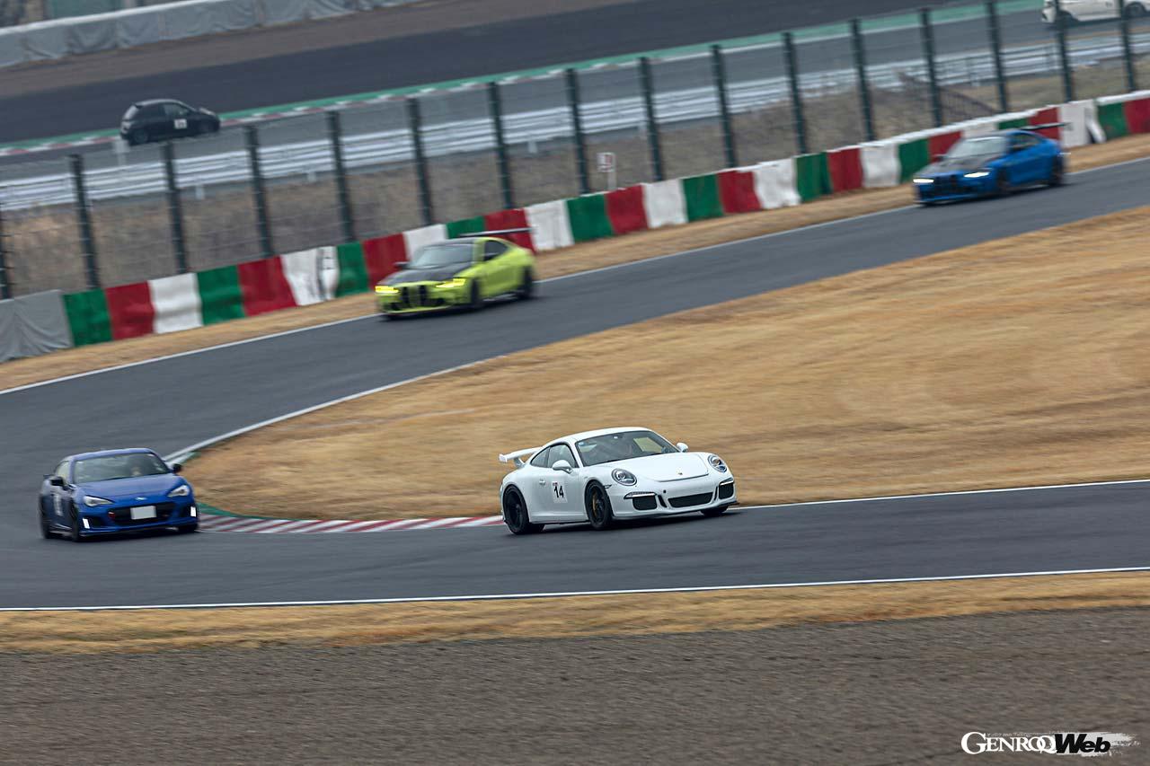 鈴鹿サーキットの国際レーシングコース（フルコース）を思う存分走ることができるCCMC。参加車両も個性に溢れ、ハイパフォーマンスなスポーツカーから国産コンパクトまで、どんなクルマでも気軽にエントリーすることができる。