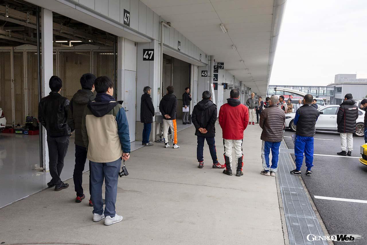 朝の8時に受付、9時に走行開始と朝早いが、この日も45台のエントリーが。毎回キャンセル待ちができるほどの盛況ぶりだ。