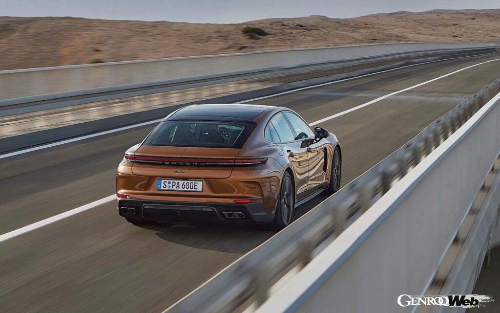 第3世代となるパナメーラが登場した。911を思わせるスポーティな4ドアクーペの フォルムはさらにエレガントさを増し、パフォーマンスと環境性能もさらに向上。 新メカニズムも採用したという走りは、4ドアスポーツの新たなスタンダードとなるか。