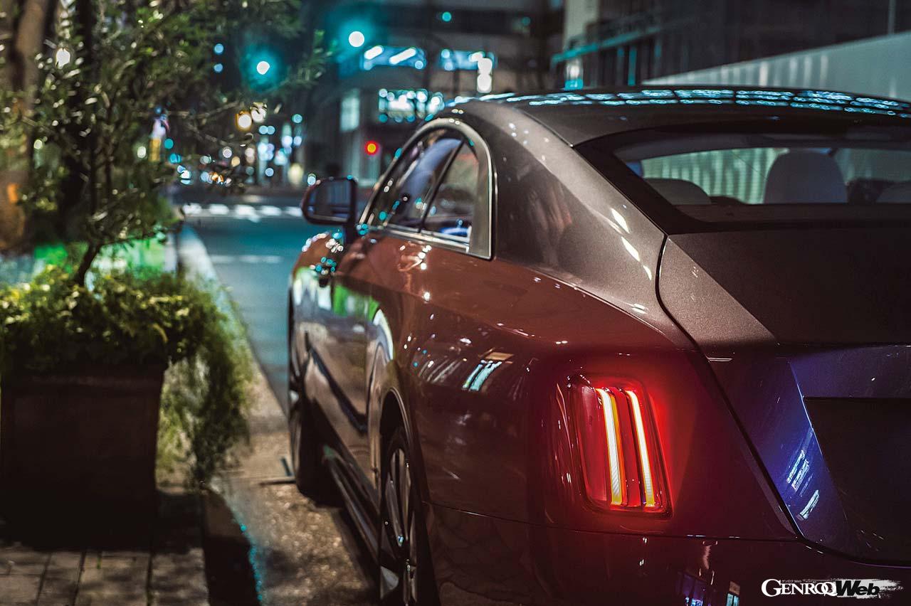 レイスが生産終了となった今、スペクターはロールス・ロイス製唯一のクーペボディとなる。