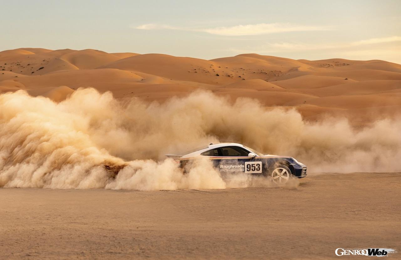 UAEのタル・モリーブ砂漠において、アムナ・アル・クバイシが、ポルシェ 911 ダカールをドライブした。