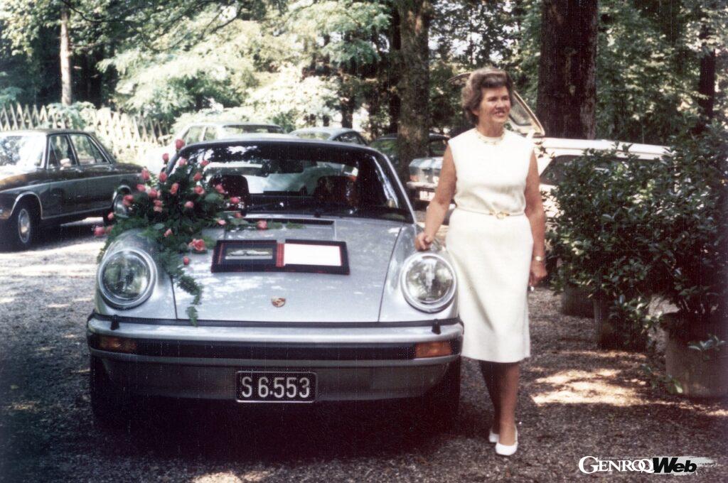 今回のレトロクラシックでは、フェルディナント・ポルシェの長女で、フェルディナント・ピエヒの母、ルイーゼ・ピエヒの70歳の誕生日に贈られた911 ターボ "No.1“が展示される。