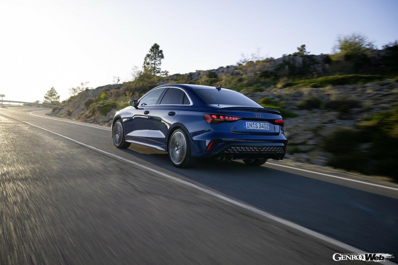 「アウディ A3 セダン」改良新型の走行シーン。