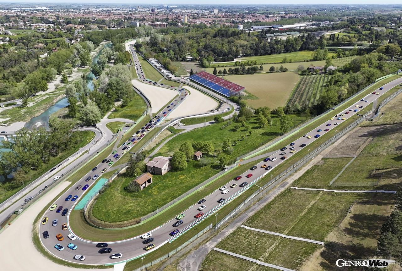 「ランボルギーニ・アリーナ」には、ランボルギーニ・オーナーやファン、従業員など、6000名が集まった。