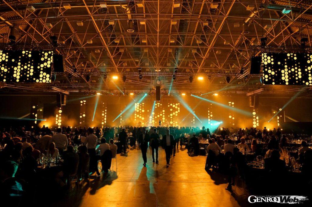 「ランボルギーニ・アリーナ」には、ランボルギーニ・オーナーやファン、従業員など、6000名が集まった。