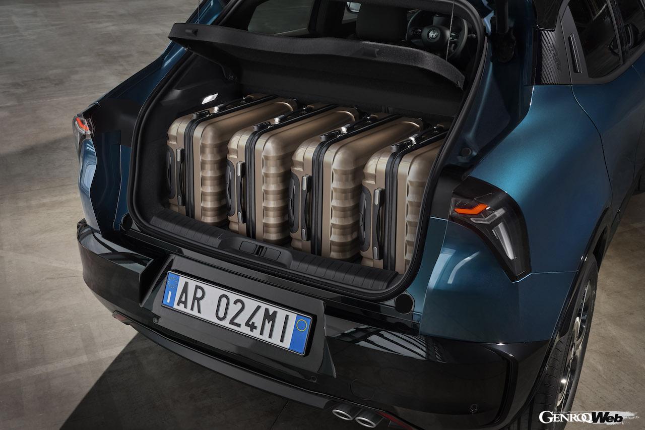 新型Bセグクロスオーバー「アルファロメオ ミラノ」のラゲッジスペース。