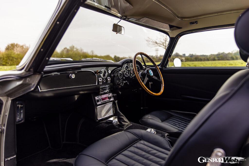 ヒルトン&モスによって、まるで新車のように美しくレストアされた「アストンマーティン DB5」。