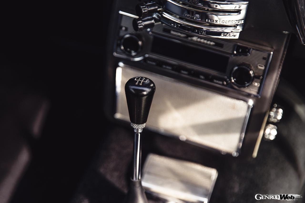 ヒルトン＆モスによって、まるで新車のように美しくレストアされた「アストンマーティン DB5」。