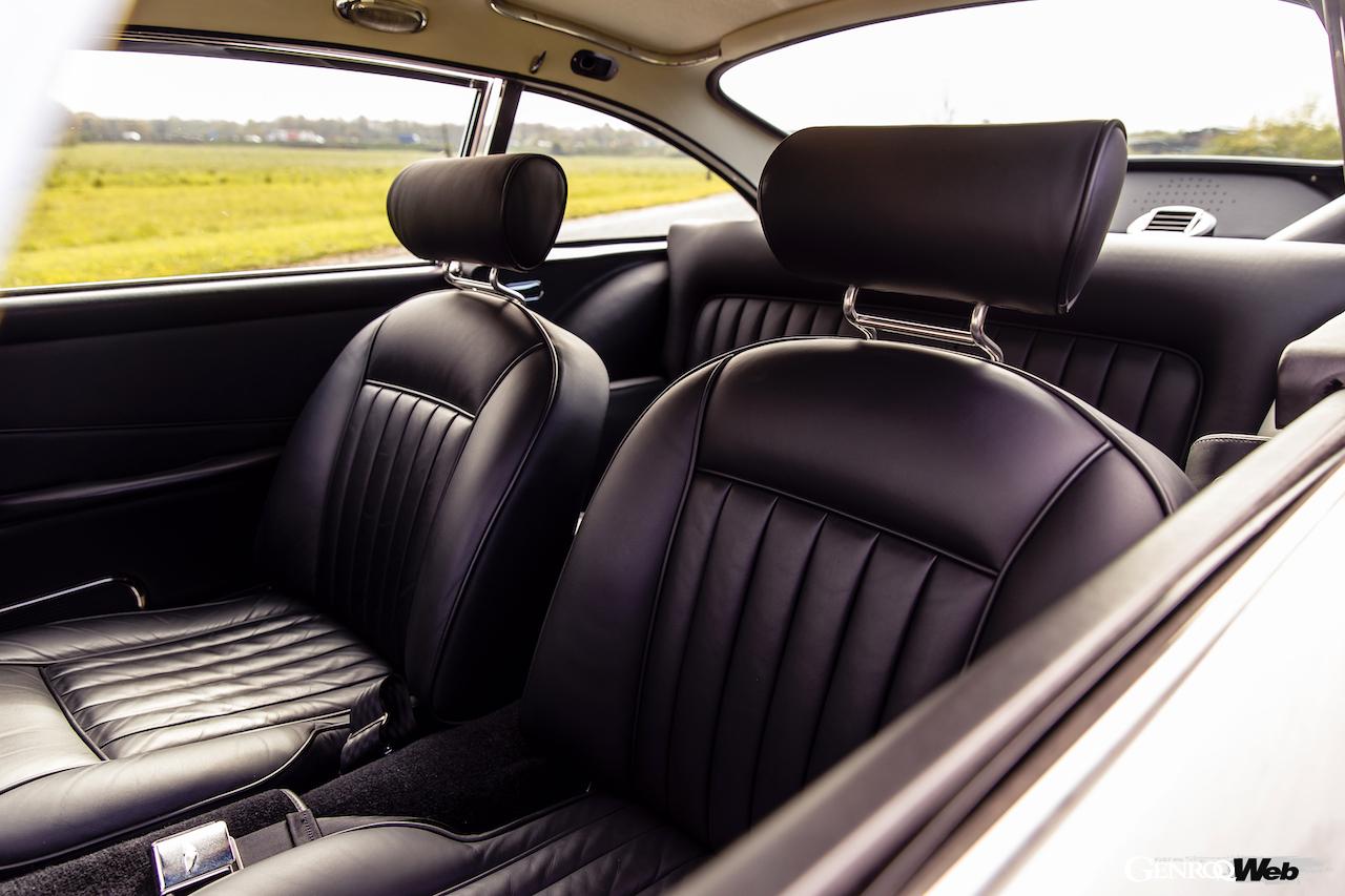 ヒルトン＆モスによって、まるで新車のように美しくレストアされた「アストンマーティン DB5」。