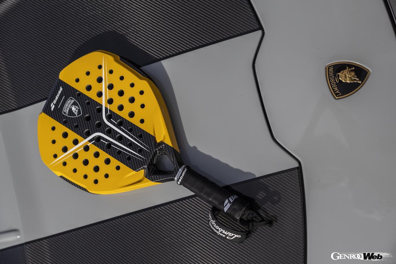 ランボルギーニとパボラが共同開発して完成した、初のコラボレーション・パデル・ラケット「BL001」。