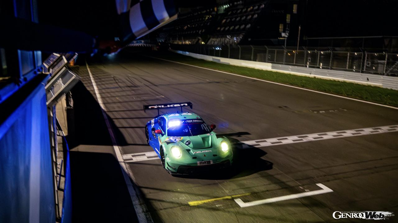 ニュルブルクリンク24時間予選レースに参戦した、ファルケン・モータースポーツのポルシェ 911 GT3 R。
