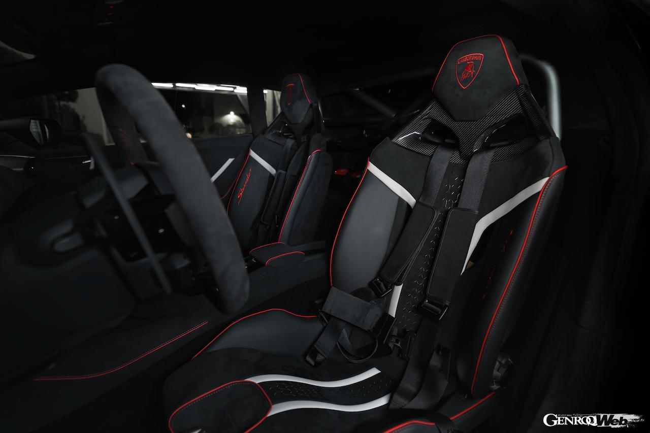 ランボルギーニ ウラカン ステラート オールテレイン アド・ペルソナムのインテリア。