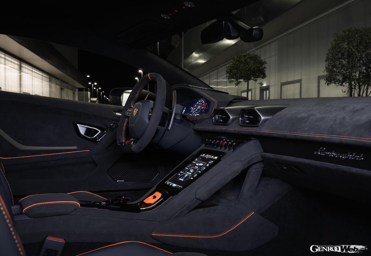 ランボルギーニ ウラカン ステラート オールテレイン アド・ペルソナムのインテリア。