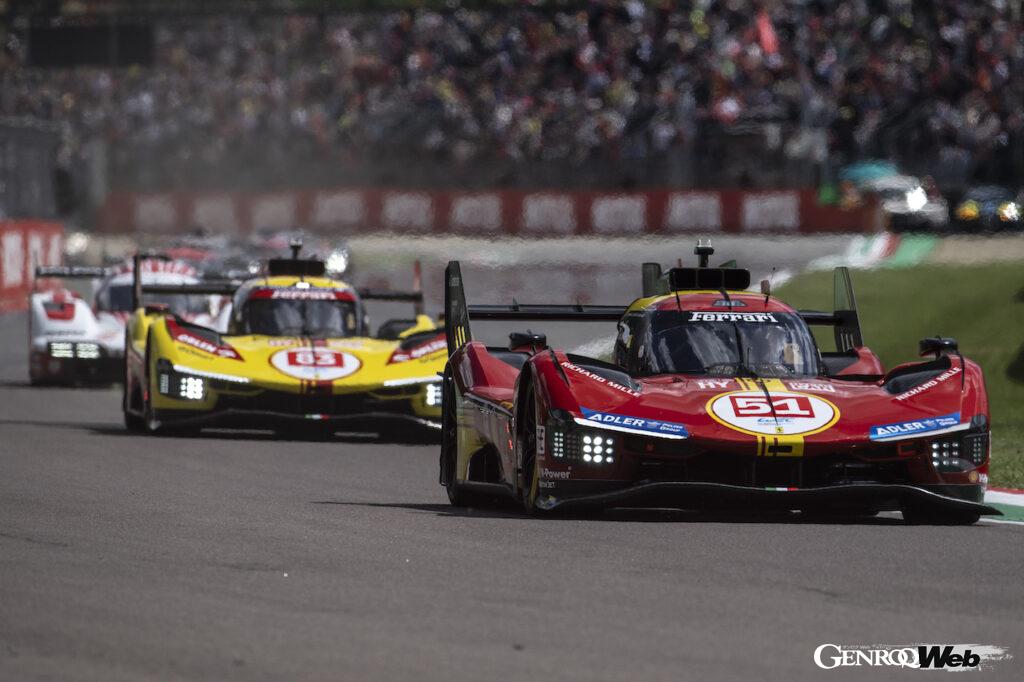 序盤1-2体制でレースをリードしたフェラーリだったが、スタートから4時間の段階で降り始めた雨より、後退を余儀なくされてしまう。