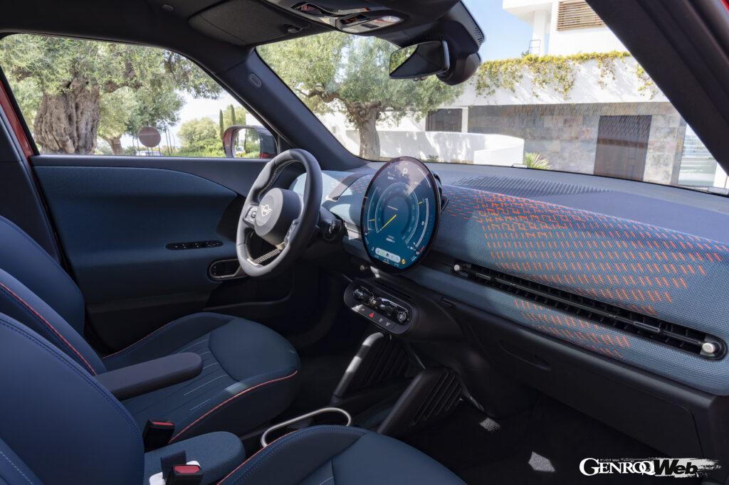 フル電動クロスオーバー「MINI エースマン」のインテリア。