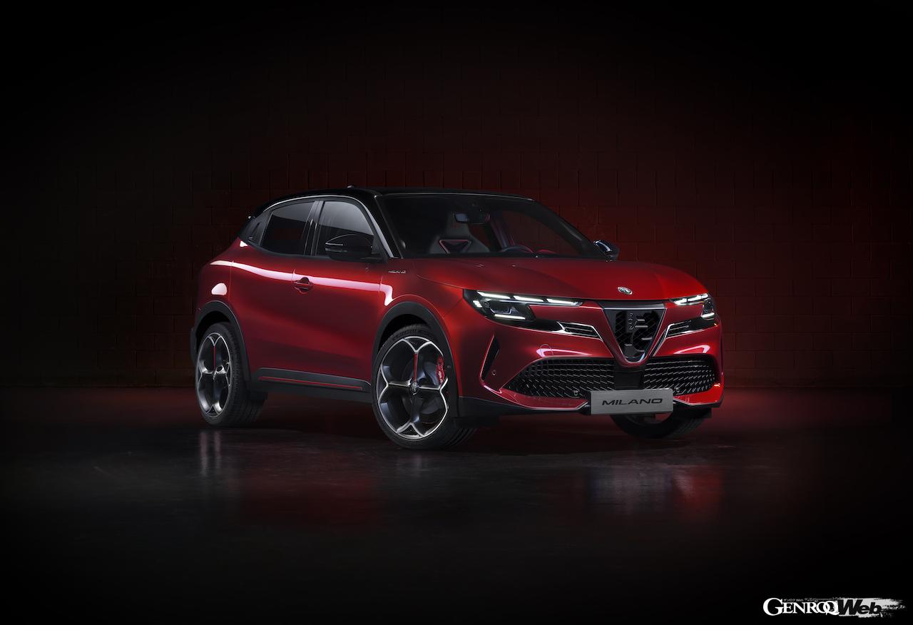 アルファロメオの起源でもある都市ミラノから車名を採用した新型コンパクトクロスオーバーだったが、イタリア政府からの懸念もあり、「ジュニア」へと名称を変更することになった。