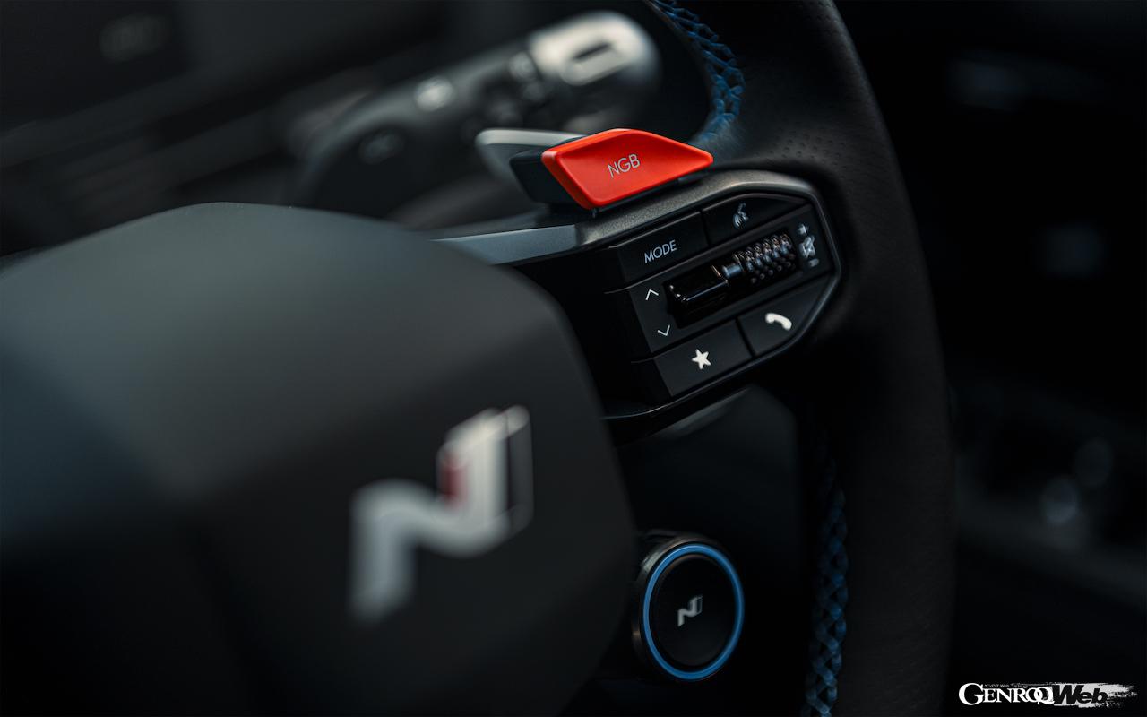 ヒョンデ初のパフォーマンスEV「アイオニック 5 N」のインテリア。