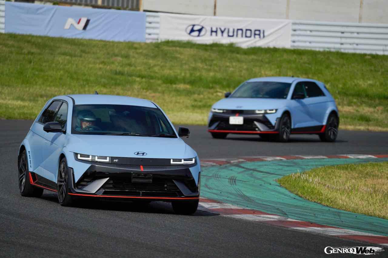 ヒョンデ初のパフォーマンスEV「アイオニック 5 N」の走行シーン。
