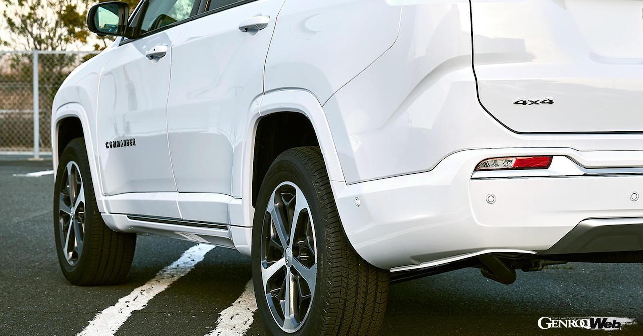 限定仕様「ジープ コマンダー オーバーランド」に採用された、「18インチ・アルミホイール」。