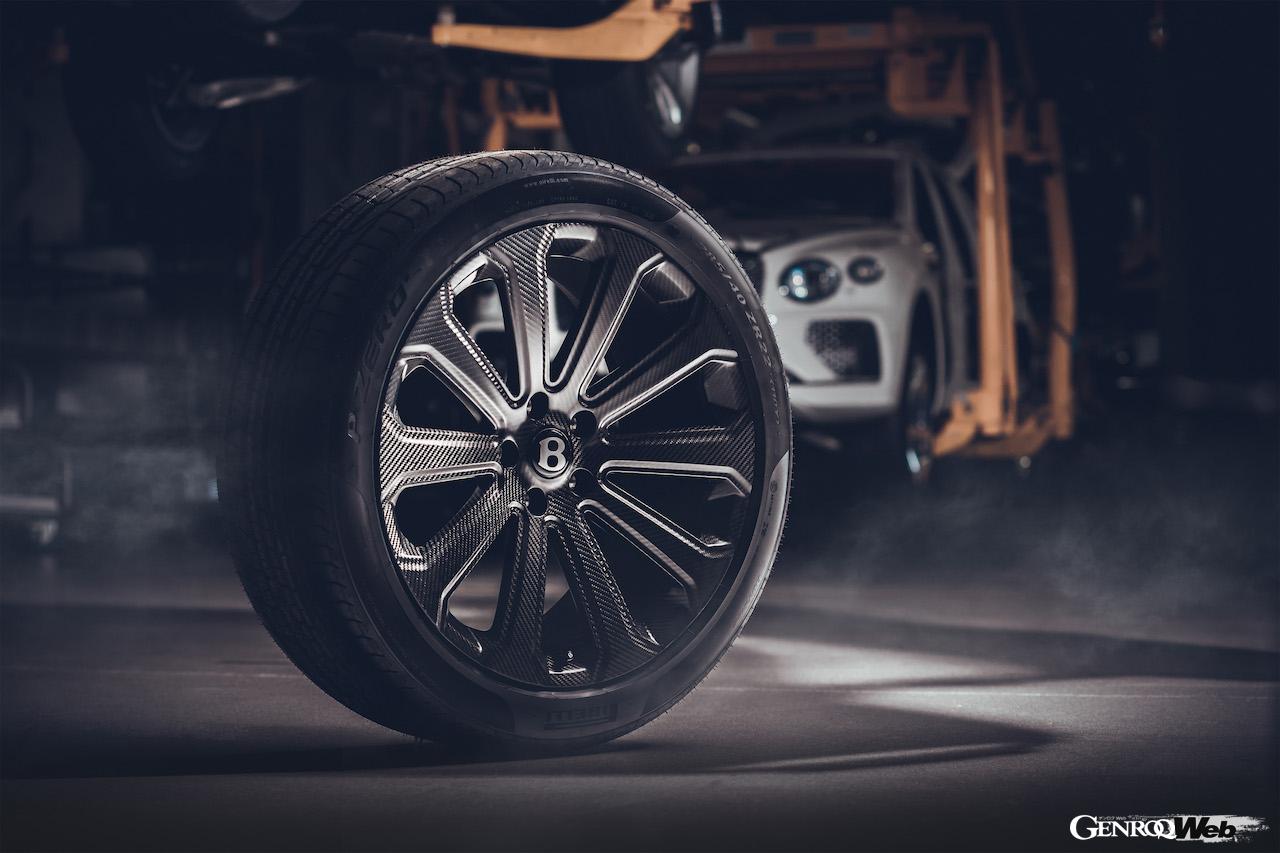 限定仕様「ベントレー ベンテイガ エイペックスエディション」に装着される、マリナー・22インチ・カーボンホイール。