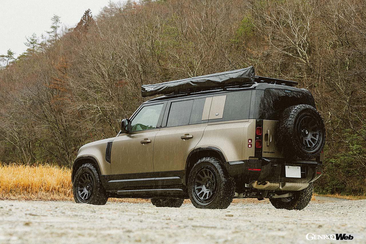 ディフェンダーをアウトドアギアとして使い倒すのならその強靭な肉体にキャンプギアをトコトン詰め込みたい。オーストラリアで生まれ育ったライノラックがあれば、アウトドアギアとしての可能性は無限大に広がる。