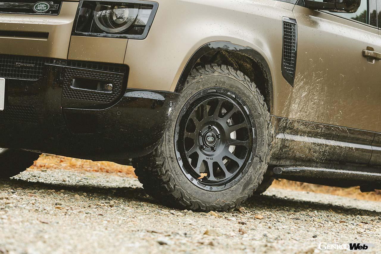 万全を期したキャンプギアが揃ったら、道なき道を進みたくなる。ディフェンダー持ち前の悪路走破性に加え、デルタフォース・オーバルホイールとBFグッドリッチ・オールテレーンT/A KO2があればさらに安心だ。