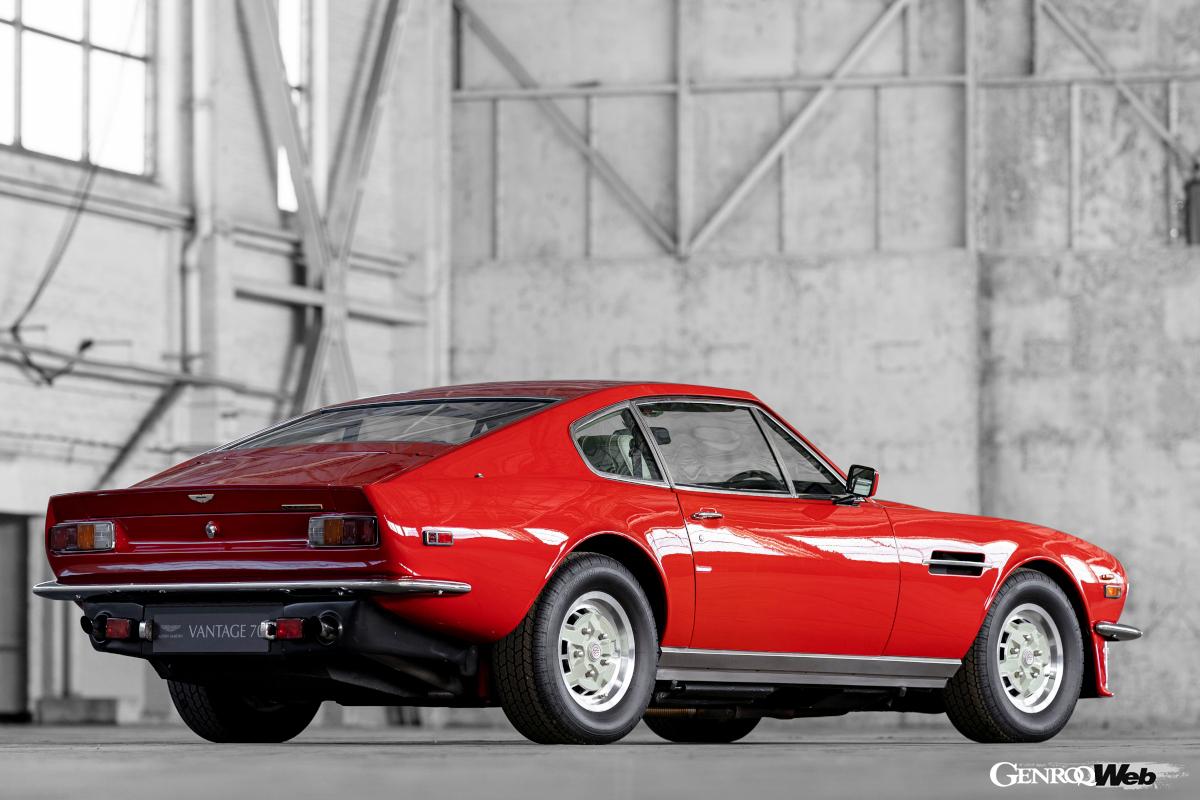 オープンの「V8 ヴォランテ」と「V8 ヴァンテージ」。