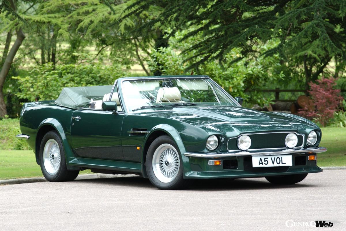 オープンの「V8 ヴォランテ」と「V8 ヴァンテージ」。