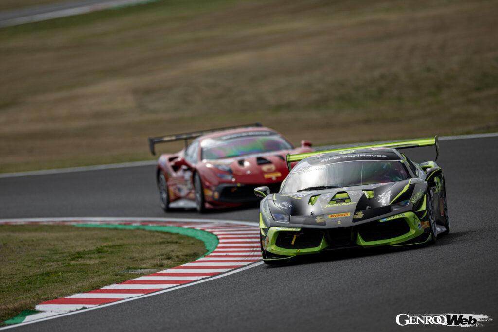 フェラーリ・チャレンジ・ジャパンの第1戦鈴鹿ラウンドは、金曜に予選、土曜にレース1、日曜にレース2が開催される。レース1は予選でのベストラップ、レース2はセカンドベストのタイムで決定する。