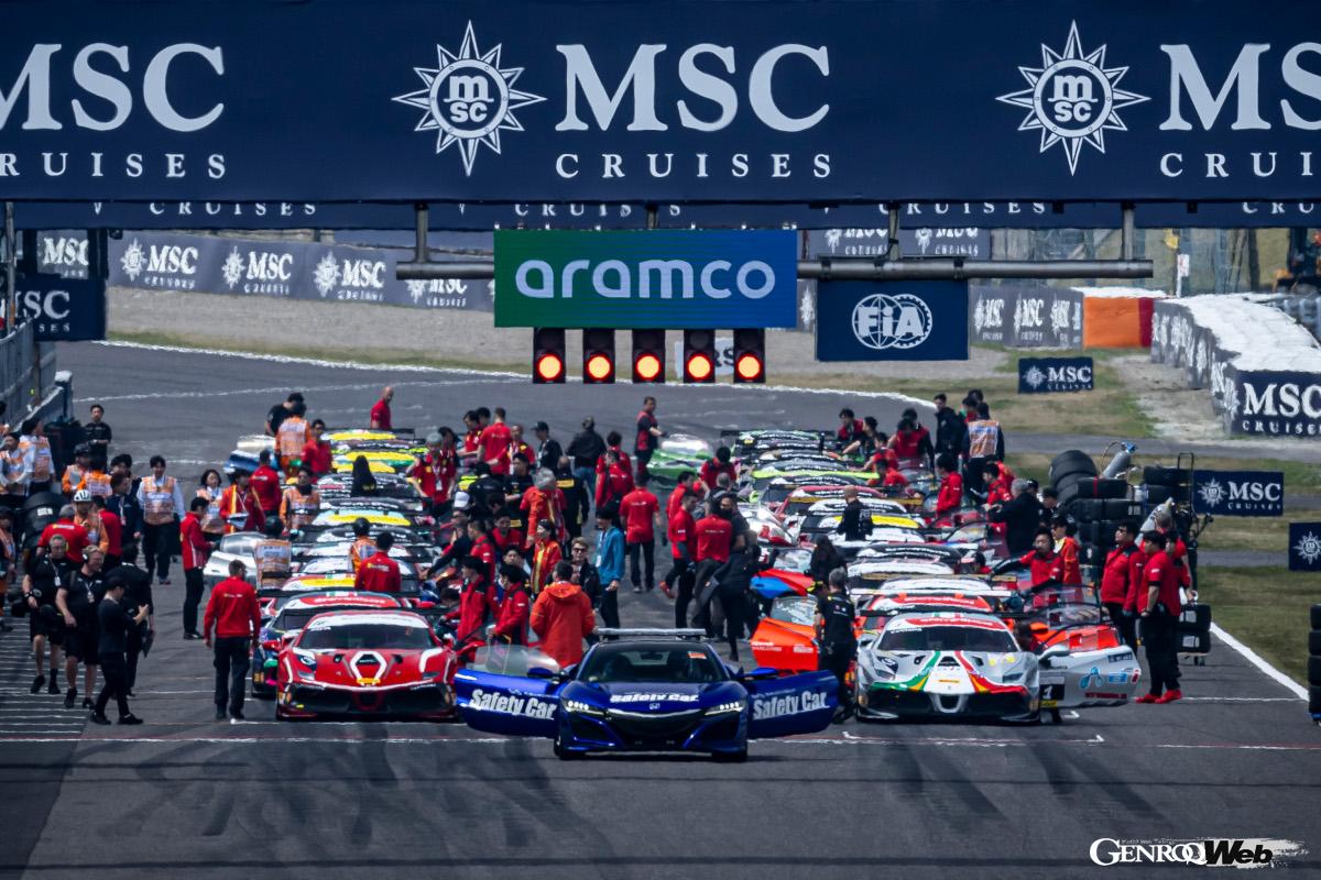 グリッドに並ぶ28台の488チャレンジEvo。写真はレース1。