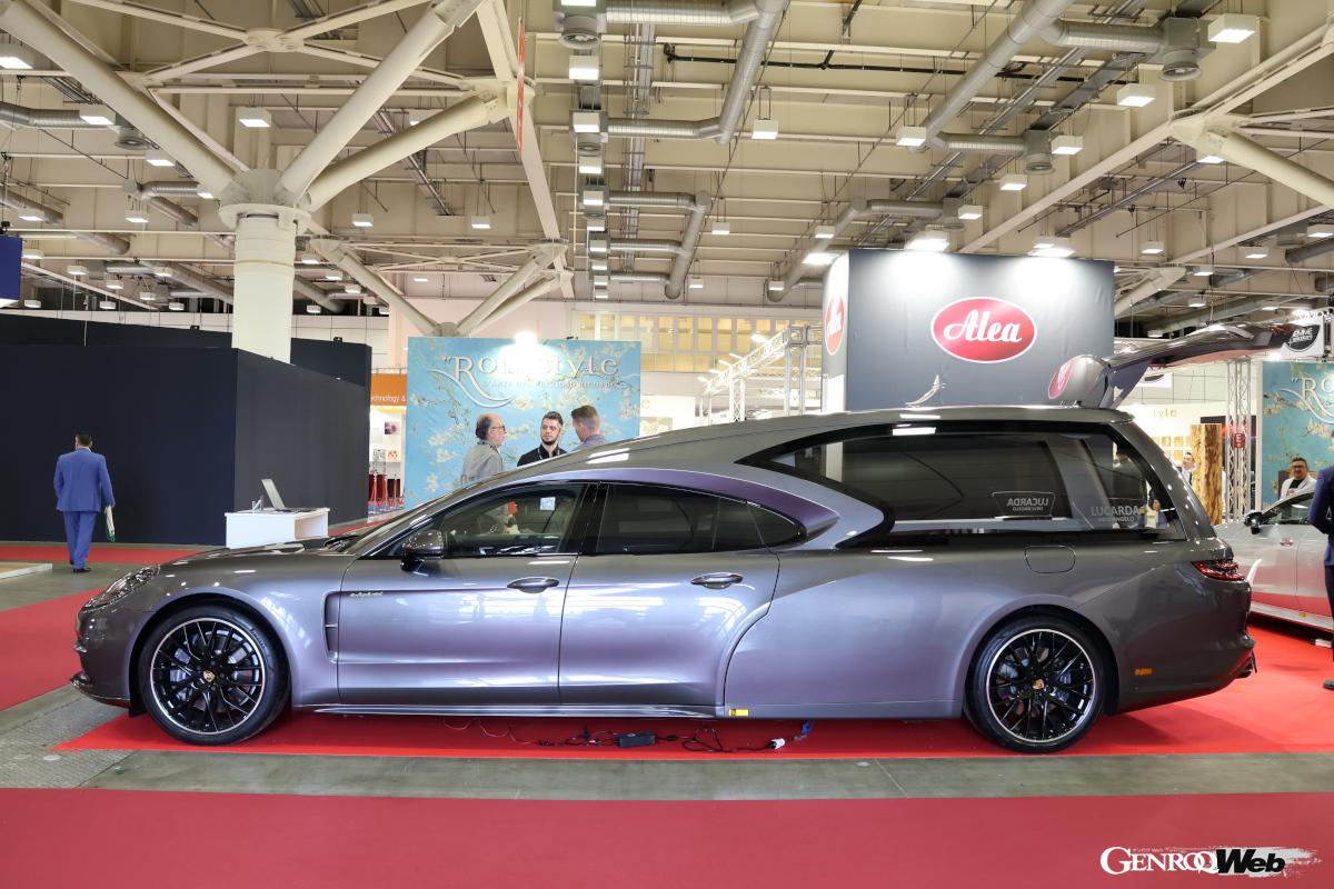 「アレア」社によるポルシェ・パナメーラe-ハイブリッドを基にした展示車。