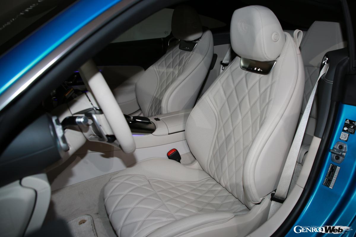 AMG専用スポーツシート。長時間でも疲れにくい形状を謳う。