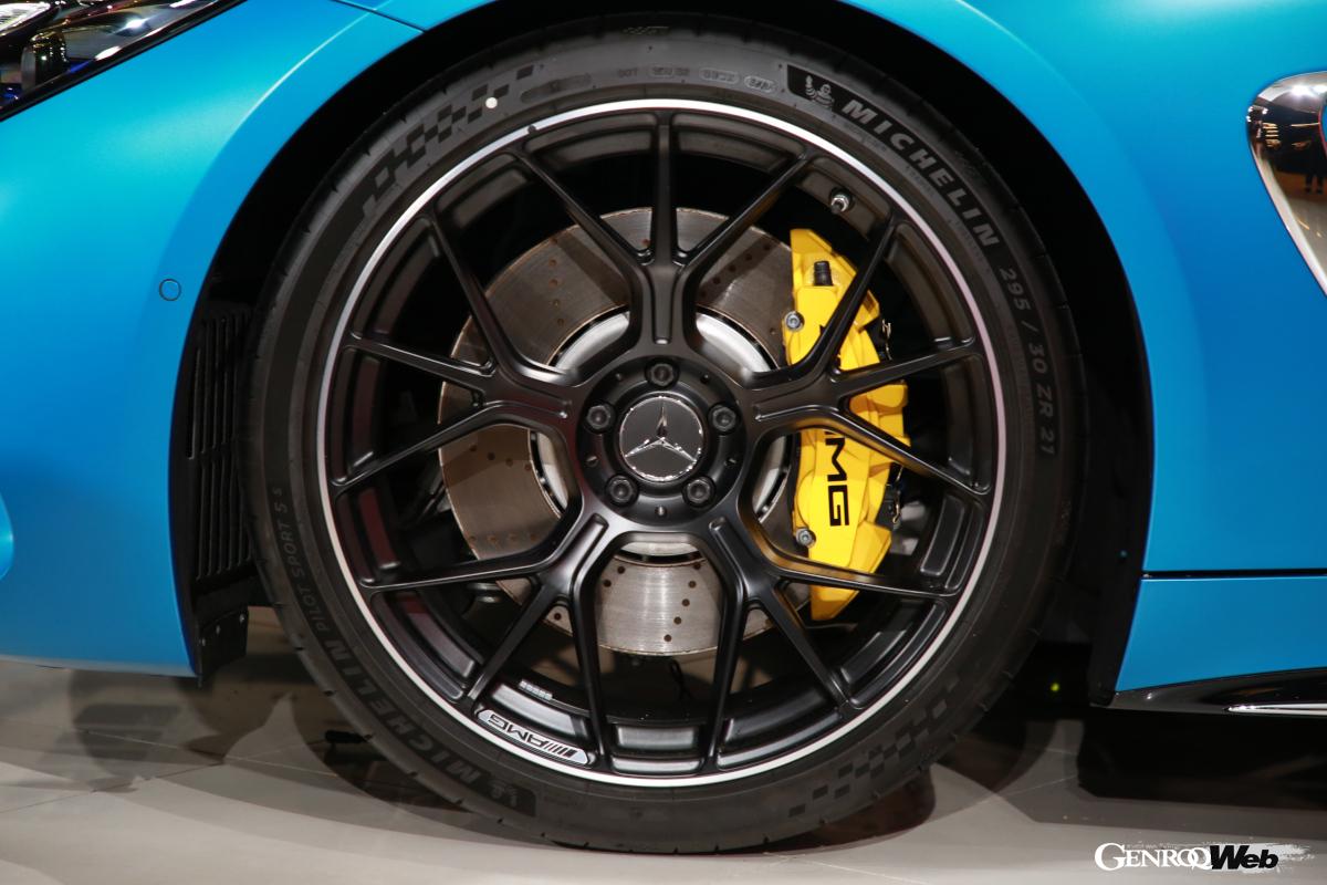 展示車が装着していたのはミシュラン・パイロットスポーツS5の承認タイヤだった。