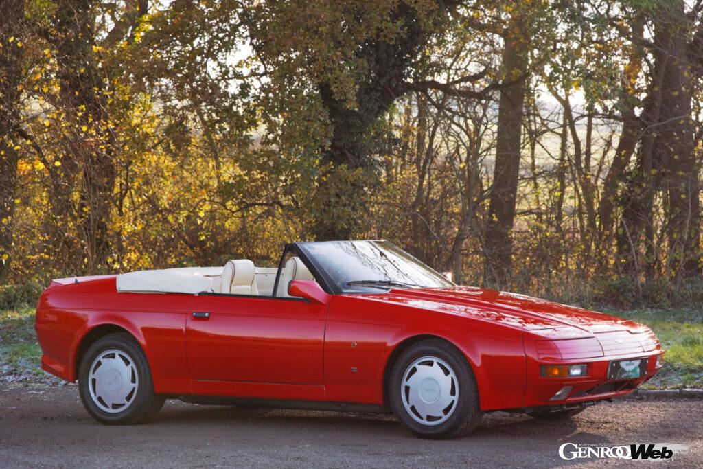 追加されたヴォランテはオープン化にあたりシャシーに多くの補強が加えられ、クーペとの差別化を図るためフロントフェイスはリトラクタブルヘッドランプを持つデザインに変更された。