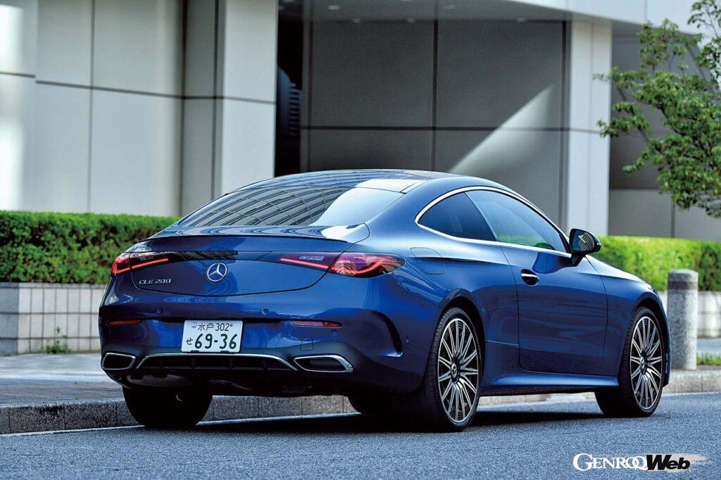 メルセデスの上級クーペといえばセンターピラーレスの解放感が売りだったが、今回は不採用。軽量化とコストダウン優先の結果か。