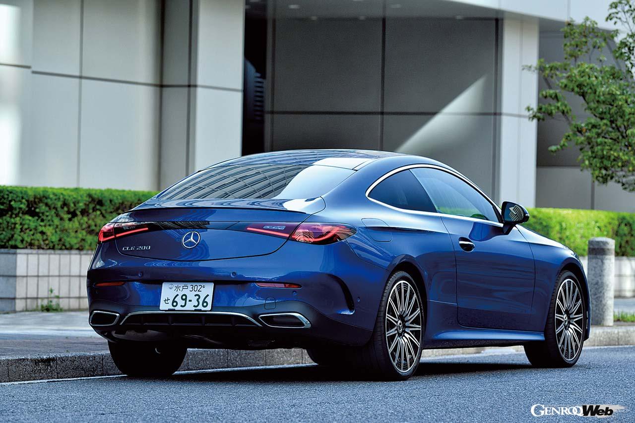 メルセデスの上級クーペといえばセンターピラーレスの解放感が売りだったが、今回は不採用。軽量化とコストダウン優先の結果か。