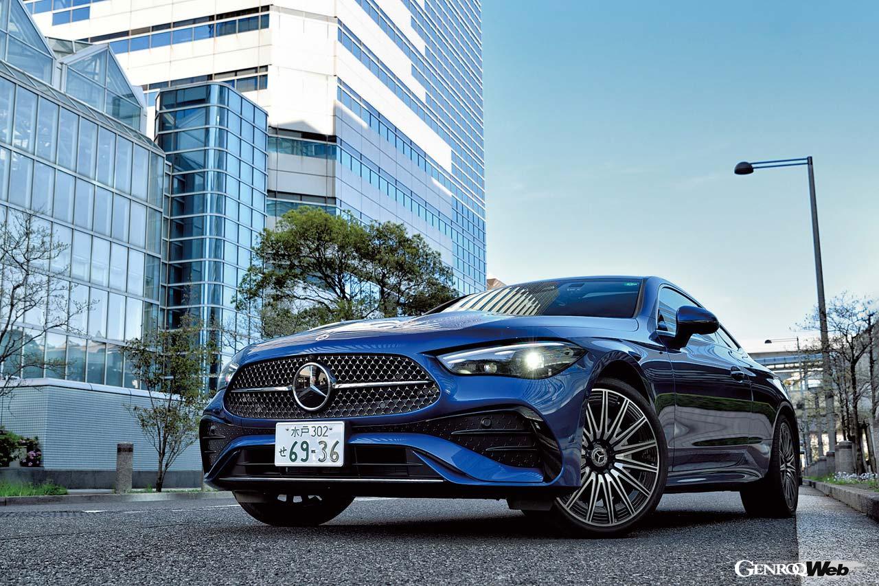 内外装はスポーティなAMGラインが標準となる。ボディサイズは先代Eクラスクーペ並みなのに、価格はおよそ100万円ほど安くなっている。