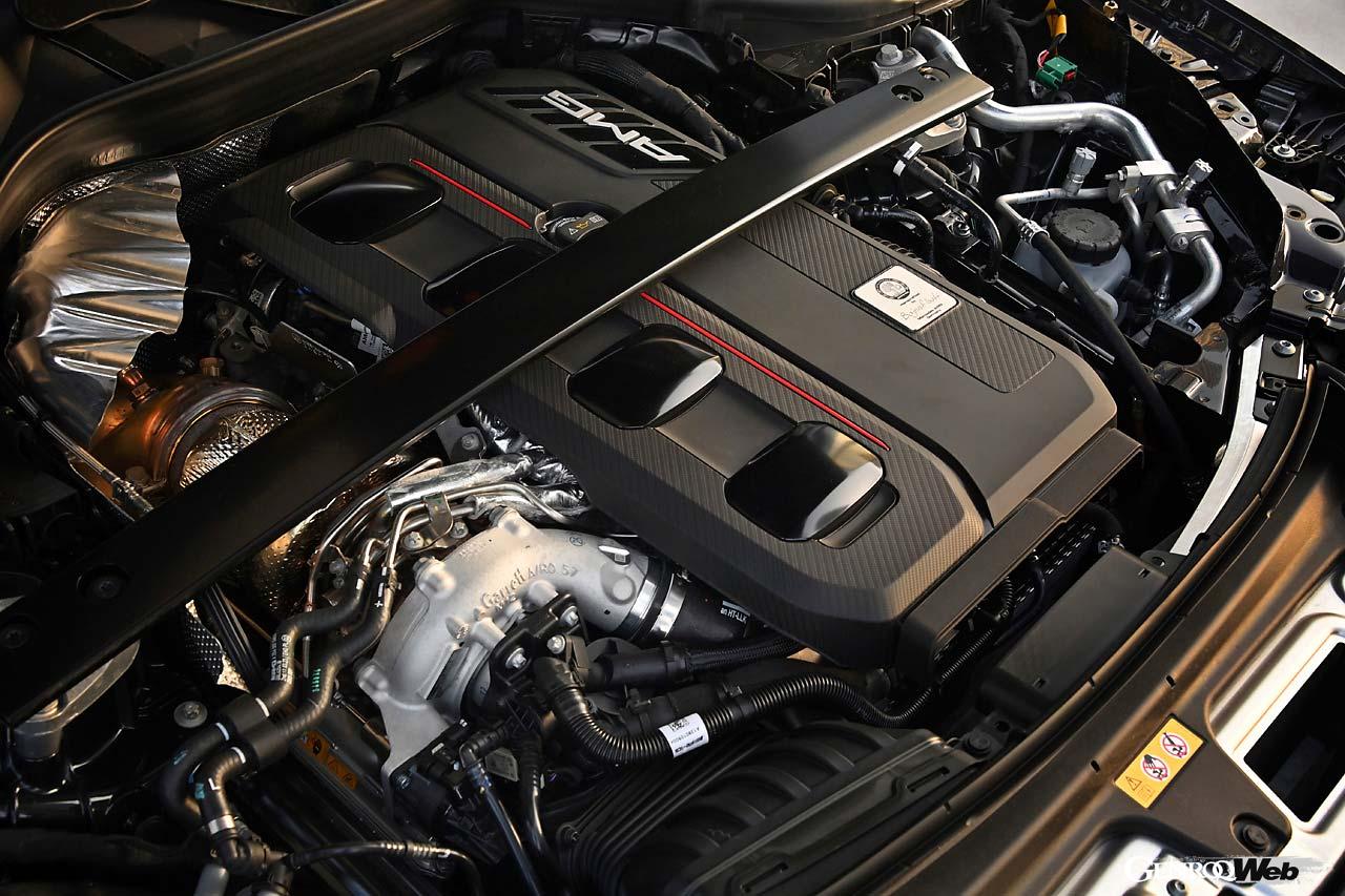 低排圧時に作用する電動ターボを備えた2.0リッター直列4気筒エンジン。アクセル操作に対するレスポンスの鋭さは、ターボ車の常識を覆す。