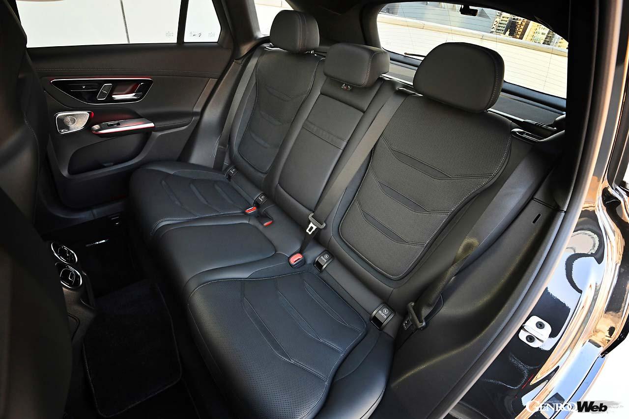 こちらはパッケージオプションで提供されるAMGパフォーマンスシート。よりホールド性が高まるとともに、電動調整機能が備わる。