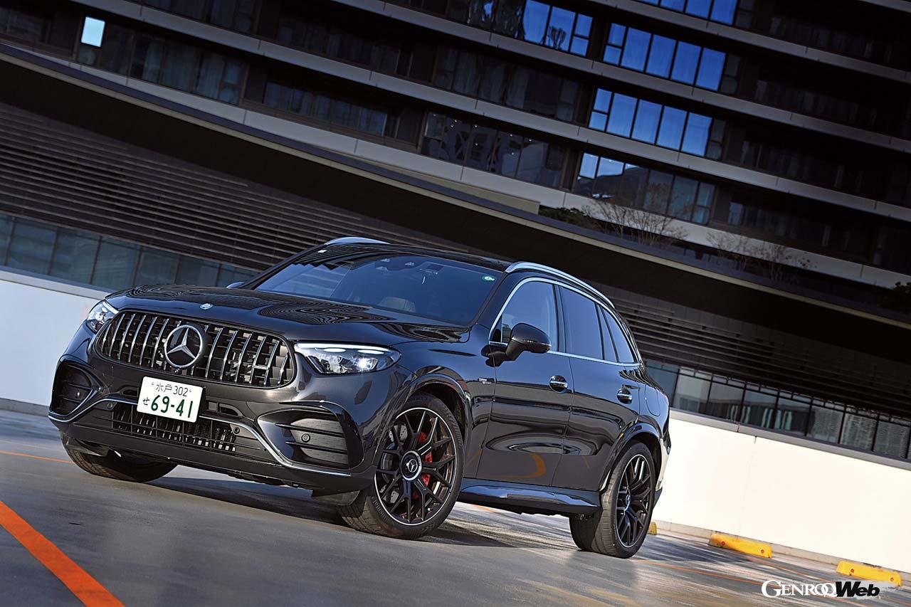 専用デザインとなる前後バンパーにより、全長はGLC比で25mm延長。全幅はホイールアーチの大型化に伴い30mmワイドになる。