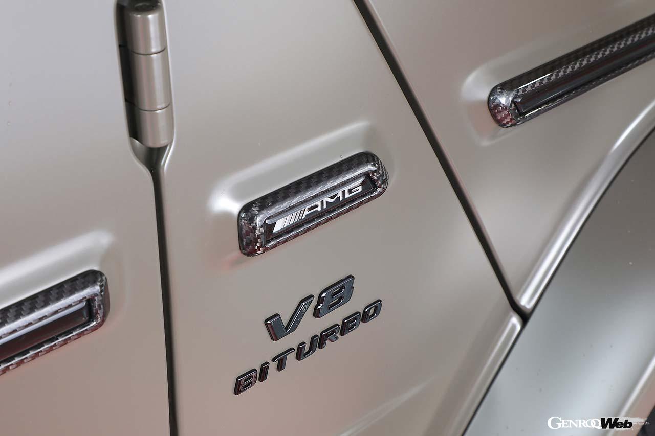 【Gクラスにお勧めのオフィス ケイカスタム】サイドモール、Cピラーベントカバー、前後のバンパーカバーなどに、リアルカーボン製のアイテムを用意。より高いプレミアム感を演出してくれる。