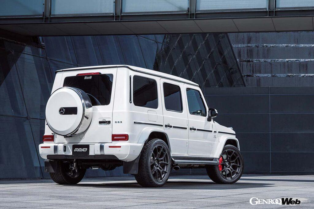 2種類のフェイス面があり、W463Aには22インチ×10.0Jの「フェイス2」が用意されている。少し柔らかくしなやかさを感じさせるコンケイブデザインがスクエアボディの足元で存在感を発揮する。