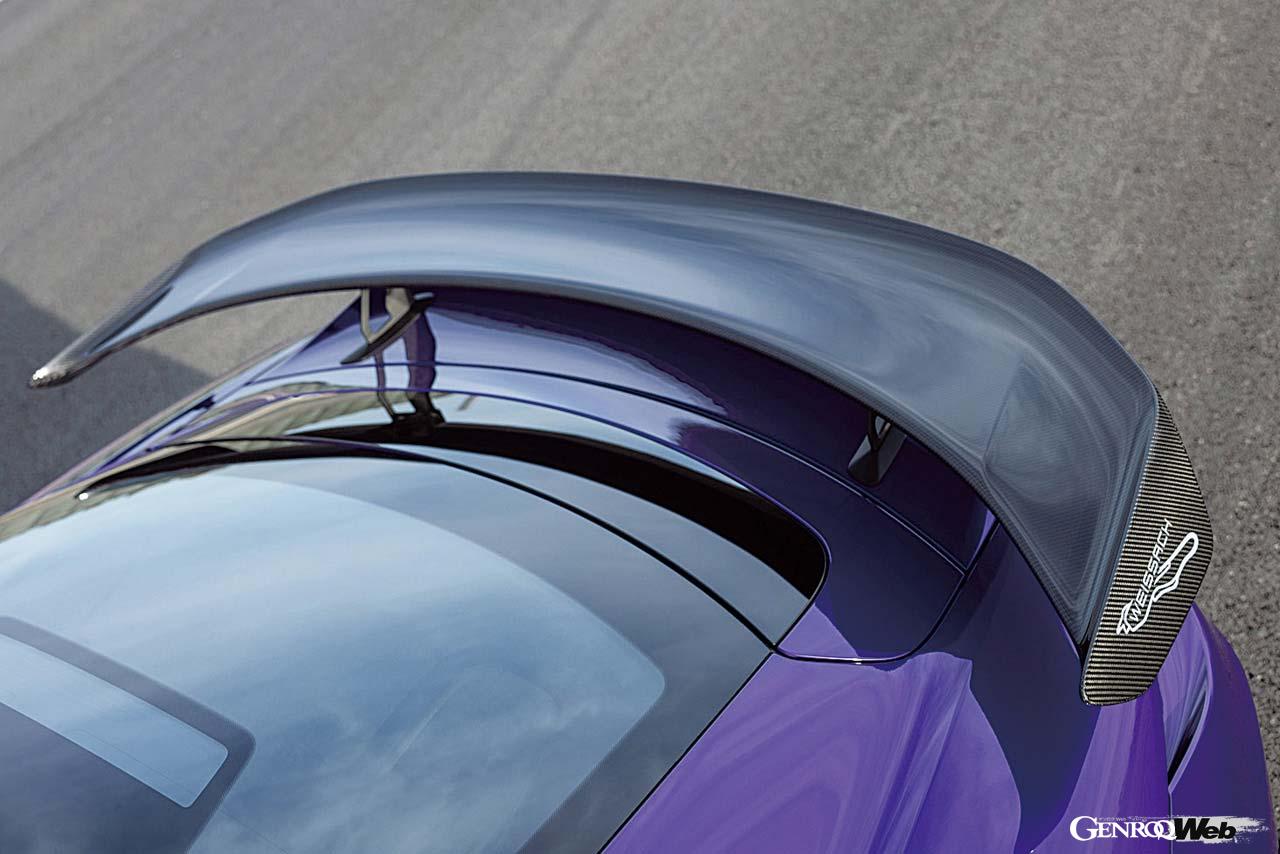 ヴァイザッハパッケージは専用開発されたピレリPゼロRを履く。滑り出しから穏やかな特性を持つ。カーボン製のリヤディフューザーは空力性能に寄与する。