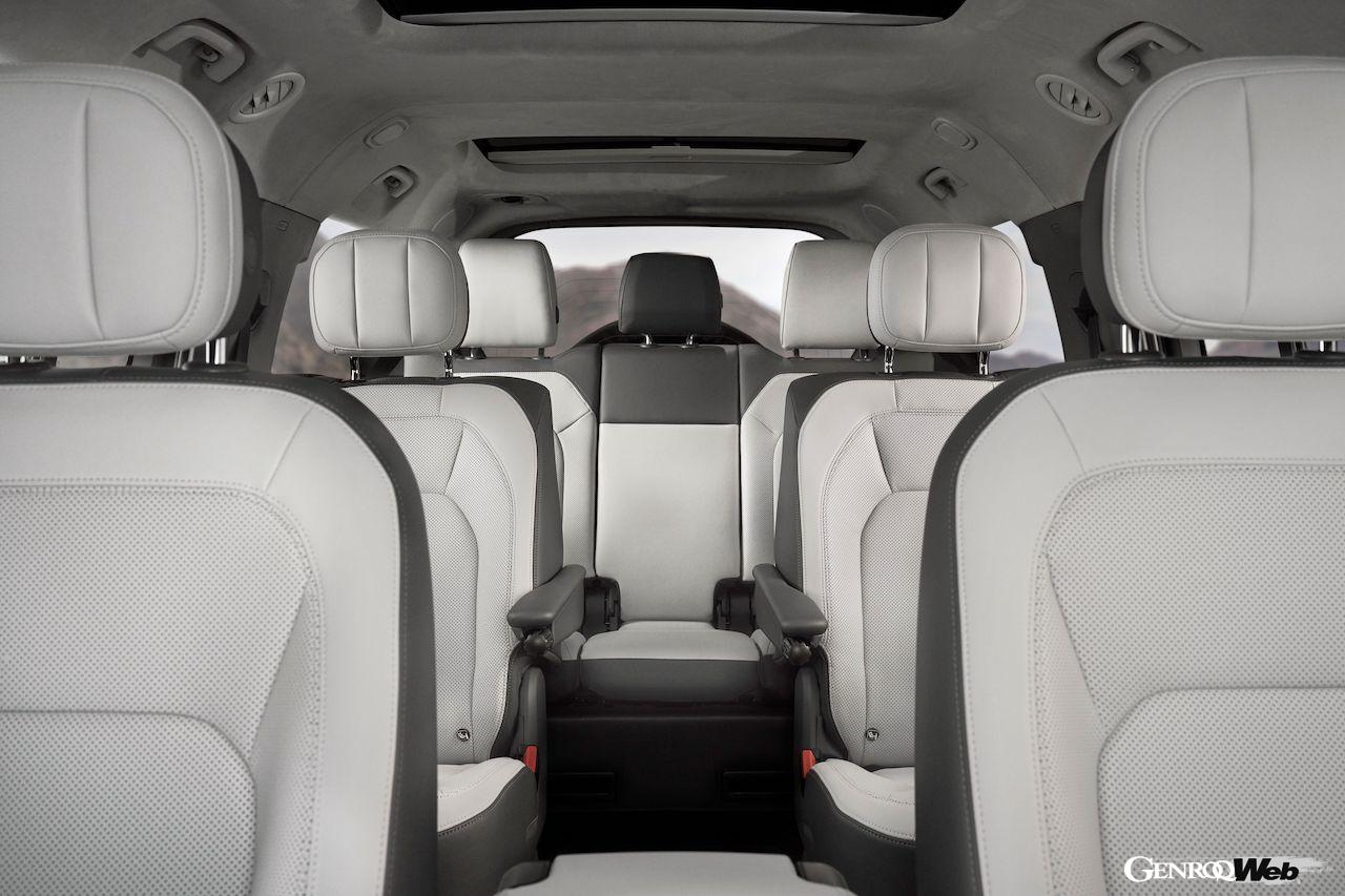 「ディフェンダー」2025年モデルのインテリア。