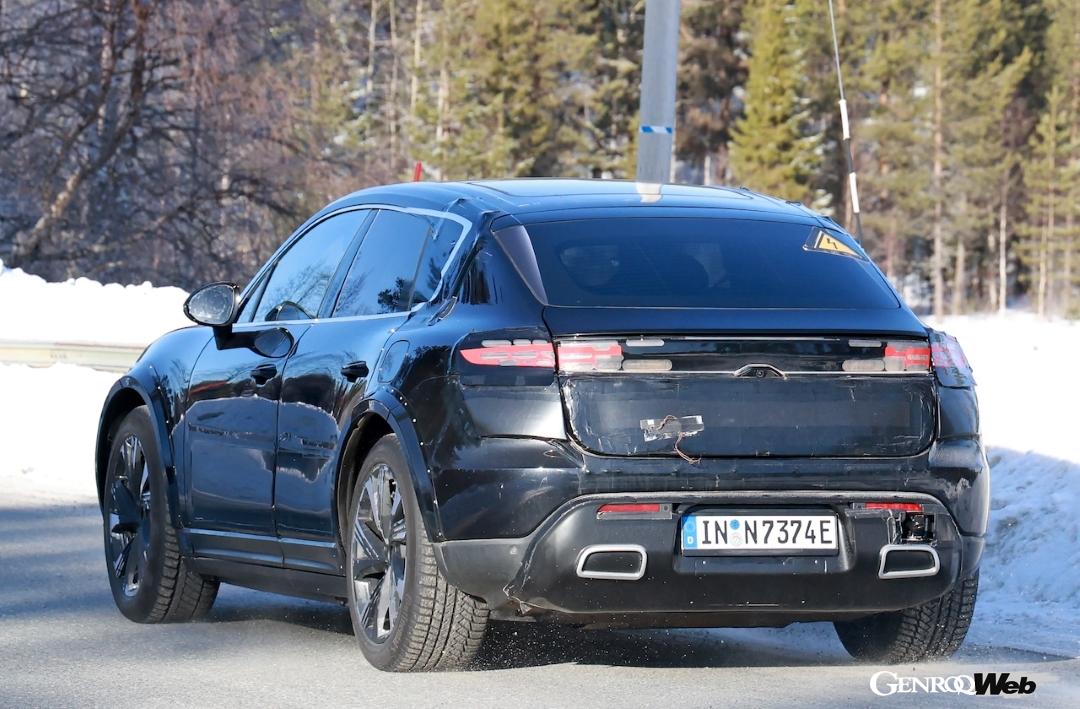 このクルマの正体は、そのナンバープレートにヒントがある。