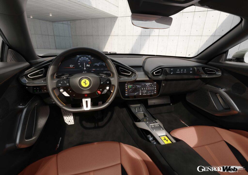 メーターバイザーとエアコン吹き出し口が一体となった最近のフェラーリ・ インテリアデザインを継承。助手席前のパッセンジャーディスプレイもメー ターバイザー風デザインとなった。