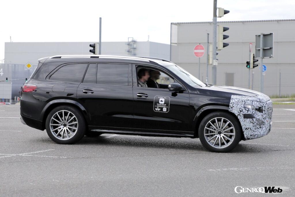 フロントのみが隠されている。リヤエンドその他については、今後手を加えると考えられる。