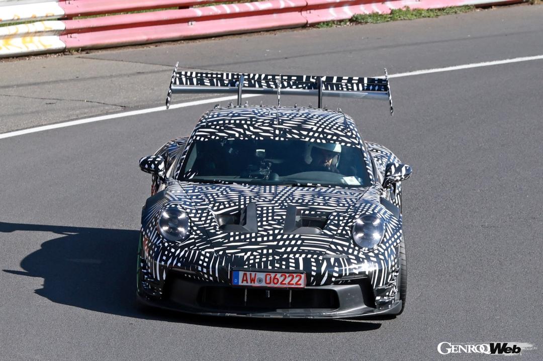 それほど遠くないタイミングで発表されると見られるポルシェ911 GT3 RS MR。