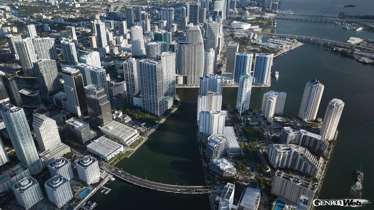 アストンマーティン初の不動産プロジェクト「アストンマーティン・レジデンス・マイアミ」の外観。