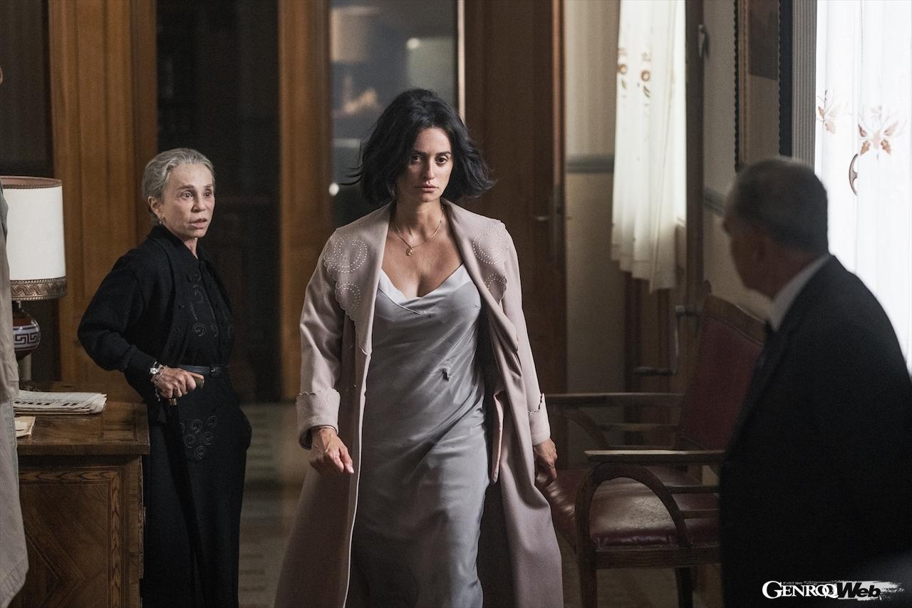 猛妻ラウラ・フェラーリ役のペネロペ・クルス。